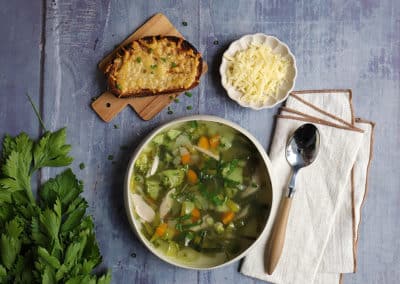 Bouillon d’os maison : un trésor ancestral pour renforcer la santé intestinale et le microbiote